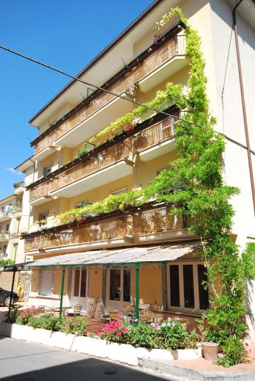 Residence Glicini Finale Ligure Exterior foto